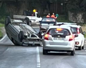 Cappotta con l'auto presso Procchio (foto e video)