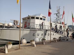 La Nave Scuola "Mazzei" fa tappa a Portoferraio: visita del sindaco e delle autorità