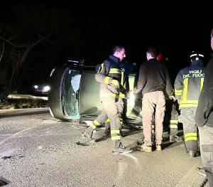 Incidente sulla variante di Portoferraio: auto si ribalta, un ferito non grave