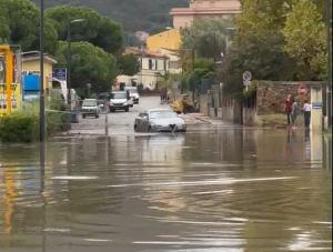 Maltempo all'Elba, allagamenti e viabilità in difficoltà