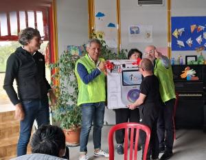 Donazione di un apparato per karaoke al Centro diurno Casa del Duca