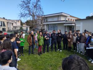 35 &#039;alberi per il futuro&#039; messi a dimora da 100 ragazzi e ragazze alle Medie Pascoli