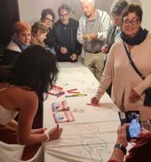 Partito dall'Elba il tour-performance di Moira Lena Tassi con la Bandiera della Pace