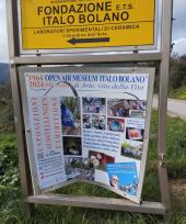 Fotonotizia: vandalizzata segnaletica del Museo Bolano