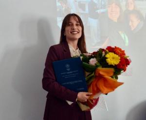 Silvia Grazzini ha conseguito la specializzazione in Reumatologia