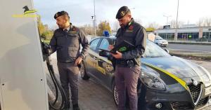 Prezzi del carburante: stretta anti-speculazione della Guardia di Finanza