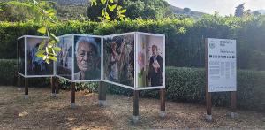 A Procchio inaugurata la prima installazione di Elbani, volti per raccontare l'anima dell'isola