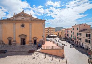 Rio Elba, da domani scatta l'area pedonale in Piazza del Popolo