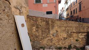 Breve A Sciambere della porta abbandonata