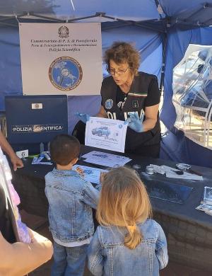 La Polizia di Stato a Porto Azzurro per l’Elba Comics: grande successo tra i più piccoli