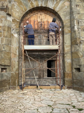 Restauro del portone di Forte Falcone a cura del Lions Club elbano