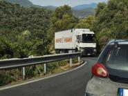Fotosegnalazione: Un autocarro (sulla strada che gli è interdetta) del Volterraio