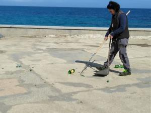 Bottiglie rotte alle Ghiaie, piattole in Via Roma e questioni di competenze