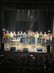 Una serata di musica e solidarietà quella svolta sabato al teatro dei Vigilanti di Portoferraio.