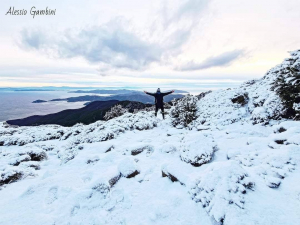 Fotonotizia: un nuovo risveglio imbiancato per l&#039;Elba