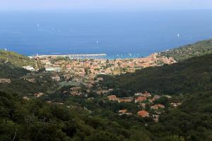 Elba, isola felice e colta? Si può