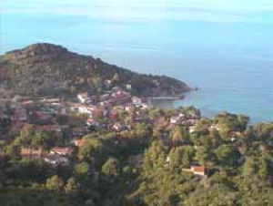 Sant&#039;Andrea:  un gruppo di abituali turisti contro la progettata barriera di massi sommersa