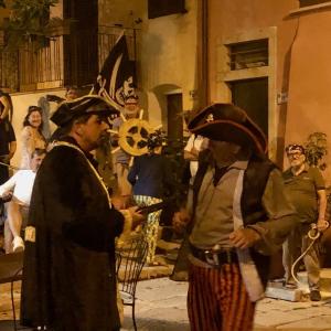 Pirati, leggende e tesori a Marciana nel nuovo spettacolo itinerante