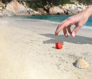 “Portami via, non portarmi via” – premi per chi raccoglie frammenti di plastica e mozziconi dalle spiagge dell’Elba