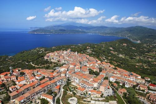 Capoliveri è il secondo Comune più ricco della Provincia: reddito pro-capite a 25.602 Euro