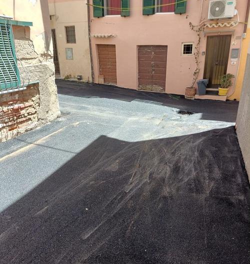 Bene Comune - Portoferraio: basta con l'asfalto nel Centro storico!