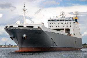 Le Donne in Nero protestano contro il transito nel porto piombinese di navi con materiali esplodenti a bordo