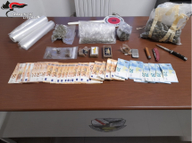 39enne portoferraiese trovato in possesso di oltre mezzo chilo di stupefacenti. Arrestato dai Carabinieri