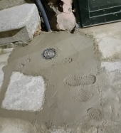 Lavori ASA a S.Ilario con "ripristino" cementizio dell'originale strada di granito