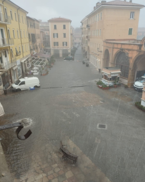 Video: nubifragio allaga la parte bassa del centro storico di Portoferraio