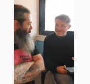 Edicola Elbana 6 Maggio - la scomparsa di Ilio Barontini, al telefono Roberto Rossi che racconta 'Rossetto rosso ...in segno di lutto'