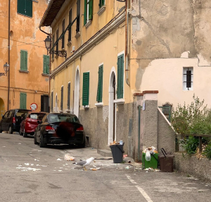 Degrado in via Lambardi a Portoferraio, necessario un intervento urgente