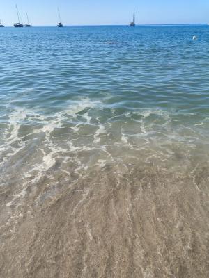 Seccheto acque torbide dopo i lavori notturni in spiagggia