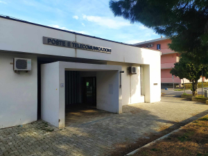 Incendio al capannone e ufficio postale chiuso, le interrogazioni della minoranza marinese