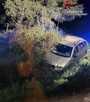 Provvidenziale l’intervento dei Carabinieri elbani in soccorso ad un uomo finito fuori strada con la sua auto