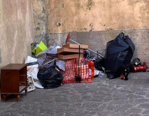Rio: un WC ed altre bellezze "discaricati" e permanenti (da Pasqua!) in paese