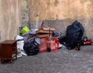 Rio: un WC ed altre bellezze "discaricati" e permanenti (da Pasqua!) in paese