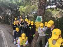 Bimbi di Capoliveri che puliscono il mondo (cominciando dalla pineta presso la scuola)