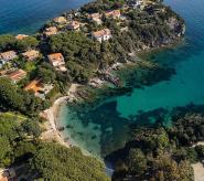 Presunto ordigno bellico a Cala delle Alghe, il Comune vieta l'accesso alla spiaggia