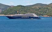 Portoferraio accoglie la Nave da Crociera Luminara