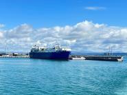 Sventato un blitz della destra sulla permanenza del rigassificatore a Piombino