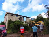 Domato l'incendio a San Giovanni, squadre ancora in azione per mettere in sicurezza l'area