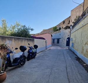 Via della Regina, pioggia di inattese multe a veicoli che non creavano intralci