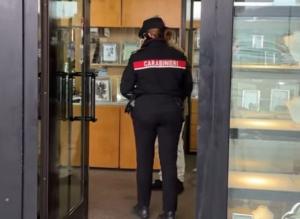Arrestato il rapinatore della gioielleria Gasparri: bloccato a Piombino dopo la fuga