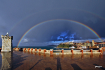 Fotonotizia:  L'arcobaleno di Piazza Bovio