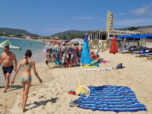 Lotta agli abusivi sulla spiaggia: la Polizia Municipale interviene sui litorali del Comune di Campo