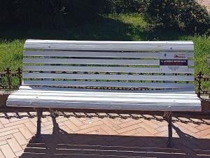 Sicurezza sul lavoro, Comune e Associazione “Toffolutti” inaugurano la panchina bianca