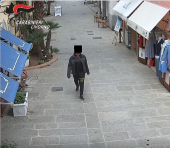 Il "genio" dell'ambulanza rubata, di nuovo beccato in evasione dai domiciliari, torna in carcere