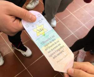 Gli studenti della secondaria Pascoli ricordano la Shoah