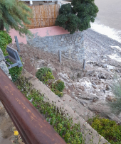 Bomba d'acqua su Pomonte, strade ed esercizi allagati