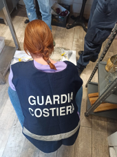 Guardia Costiera sanziona ristorante marinese per inidonea conservazione cibi
